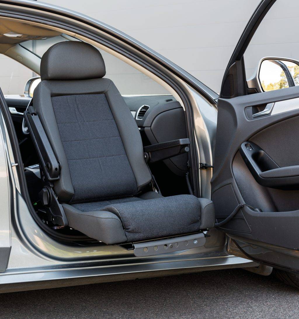 New Swivel Seat Improves Car Safety for People with Disabilities