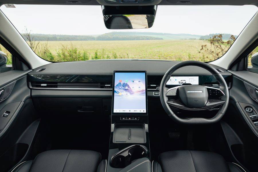 Dashboard and interior shot of JAECOO 5
