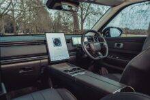 Interior shot of dashboard and front drivers seat of the JAECOO 7