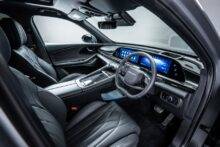 interior shot of front seats and dashboard of OMODA 9