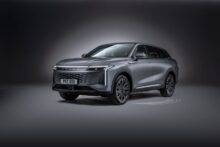 grey OMODA 9 in a dark grey studio