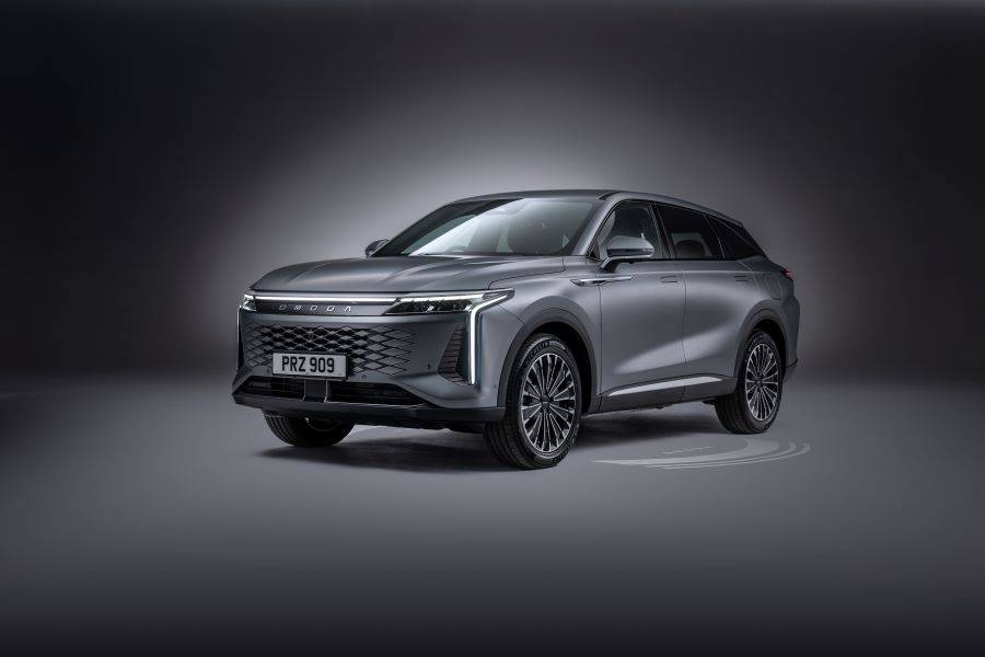 grey OMODA 9 in a dark grey studio